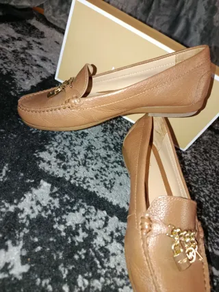 Michael Kors Mocasines Marrones con Candado Dorado