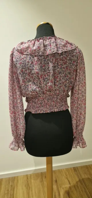 Blusa curta floral rosa e multicolor