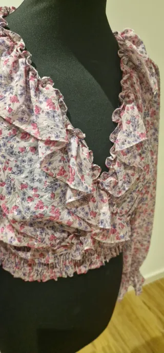 Blusa curta floral rosa e multicolor