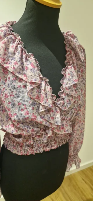 Blusa curta floral rosa e multicolor