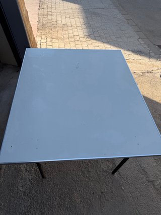 Tavoli pieghevoli in legno e metallo