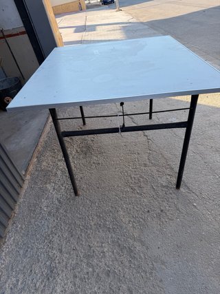 Tavoli pieghevoli in legno e metallo