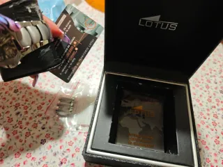 Reloj Lotus Cronógrafo Negro y Plateado
