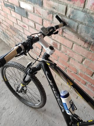 Bicicleta Orbea de montaña de 26 pulgadas.