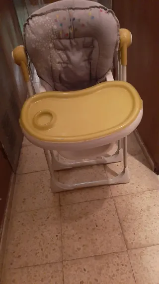 Trona para bebé con bandeja