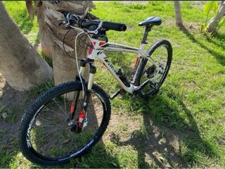 Specialized Hardrock Sport completa.