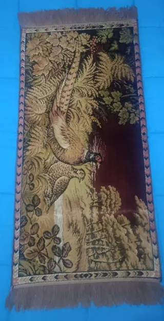 Tapiz antiguo con aves y follaje