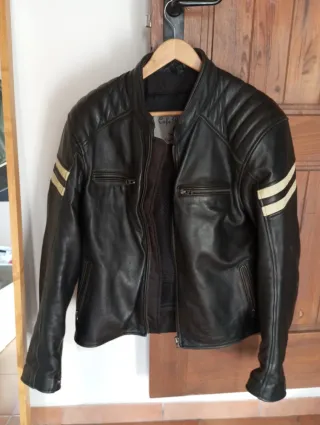 Chaqueta de moto cuero con protecciones