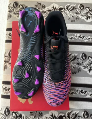 Botas de fútbol Puma Negras/Moradas