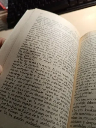 Vacas, Cerdos, Guerras y Brujas : Los Enigmas d...