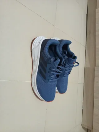 Deportivas Adidas Azul y Blanco