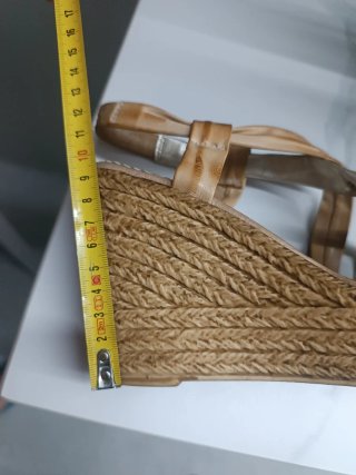 Sandalias Mujer Beige y Dorado