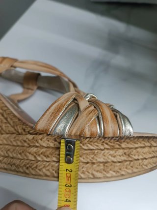 Sandalias Mujer Beige y Dorado