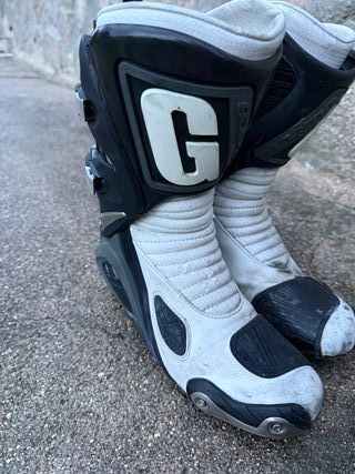 Mono Berik Talla 52 + Botas Regalo