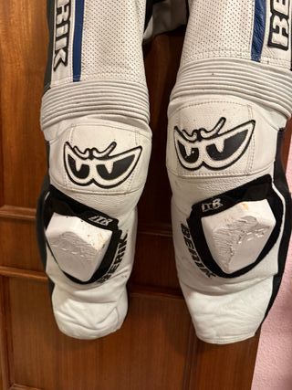 Mono Berik Talla 52 + Botas Regalo