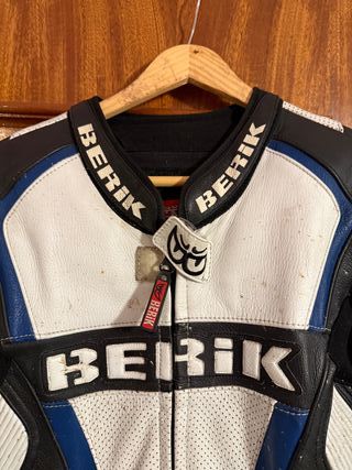 Mono Berik Talla 52 + Botas Regalo