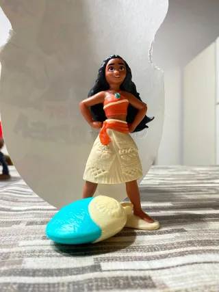 Moana e Barbie con scooter giocattolo