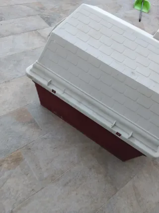 Caseta Perro PVC Roja y Blanca