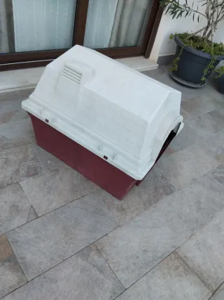 Caseta Perro PVC Roja y Blanca