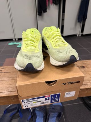 Tênis Mizuno Wave Skyrise 3 Amarelo/Cinza