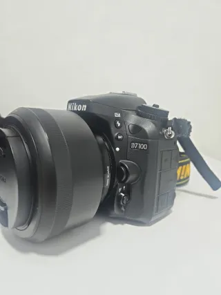 Nikon D7100 + Sigma Art 30mm f1.4 +18-140 f3.5/5.6