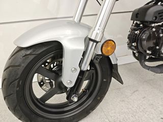 Honda Dax 125 Roja y Plata