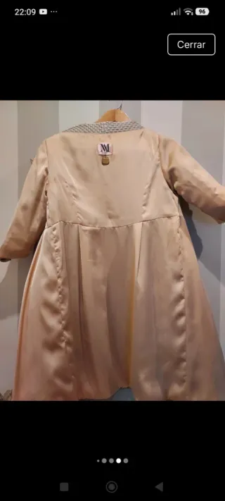 Abrigo elegante beige/dorado para eventos