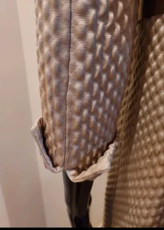 Abrigo elegante beige/dorado para eventos
