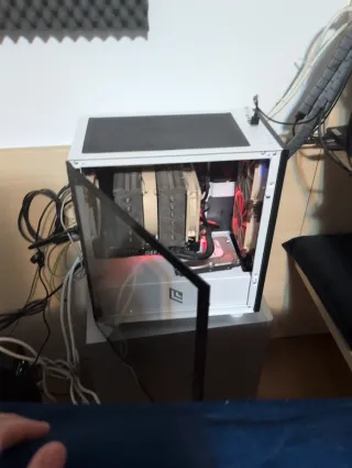 Caja PC Blanca y Negra