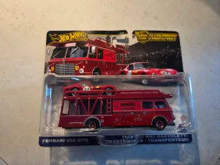 Hot Wheels Team Transport Ferrari