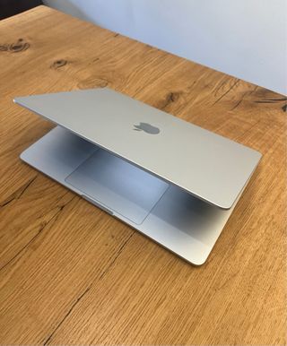 MacBook Air M2 2024