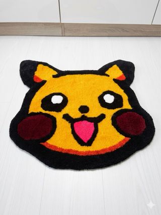 Alfombra con el diseño del personaje Pikachu.