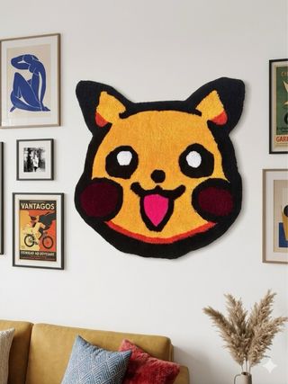 Alfombra con el diseño del personaje Pikachu.