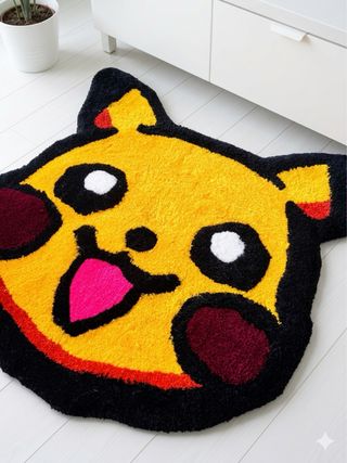 Alfombra con el diseño del personaje Pikachu.