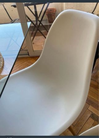 Mesa de cristal con 4 sillas