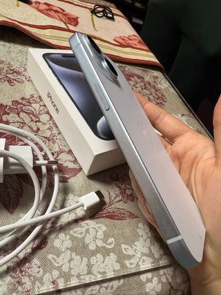 iPhone 15 Azulado