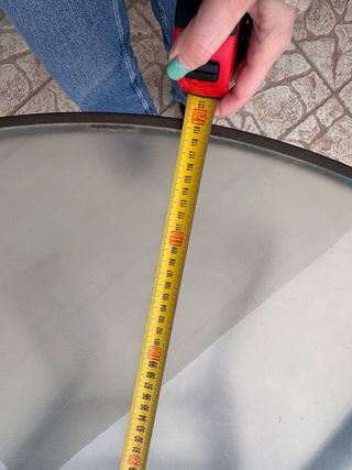 Tavolo rotondo da giardino in vetro e metallo