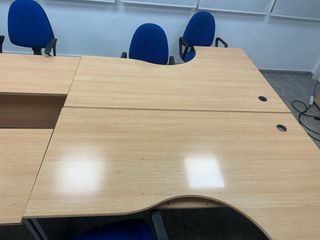 Mesas , sillas y muebles de oficina.Buen estado