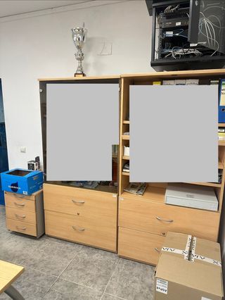 Mesas , sillas y muebles de oficina.Buen estado
