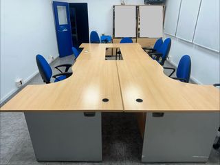 Mesas , sillas y muebles de oficina.Buen estado