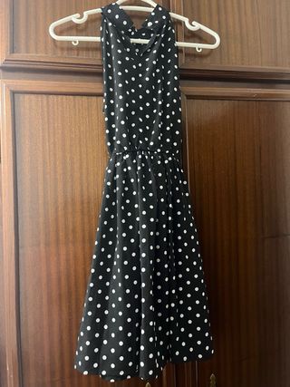 Vestido de bolinhas preto e branco