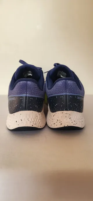 NUEVO Skechers