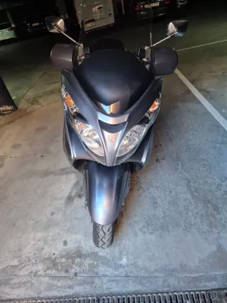 Suzuki Burgman 400 cc     con Seguro