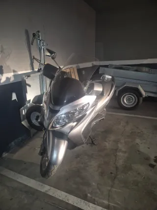 Suzuki Burgman 400 cc     con Seguro