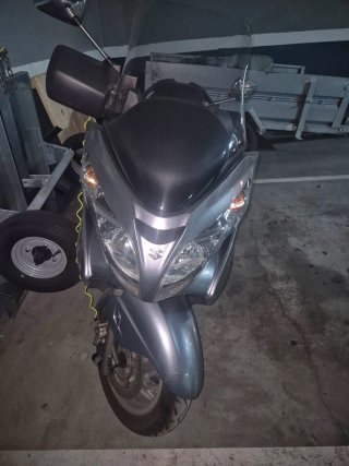 Suzuki Burgman 400 cc     con Seguro