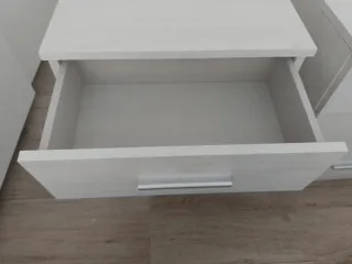 Mesitas de noche de madera blancas