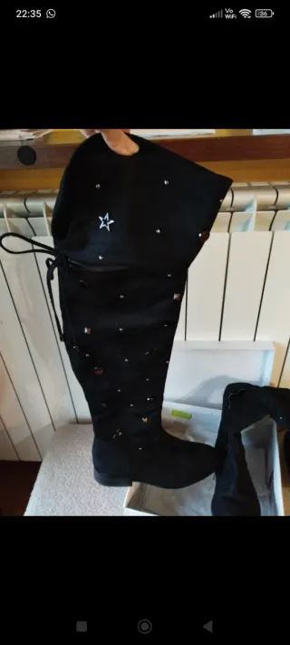 Stivali alti neri con borchie