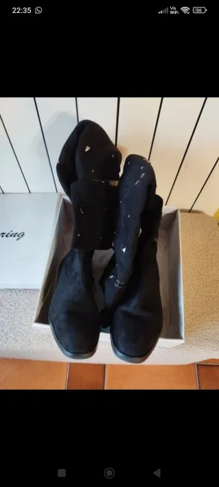 Stivali alti neri con borchie