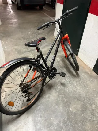 Bicicleta Montaña Negra y Naranja