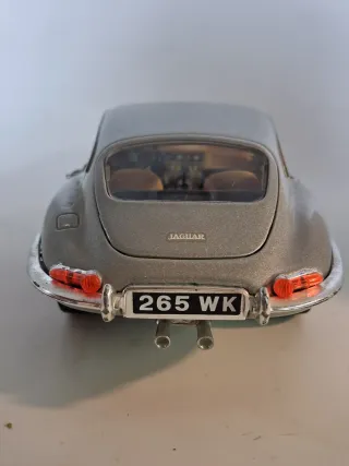 Jaguar E-Type Coupé 1961 Bburago cod.3038 1:18.